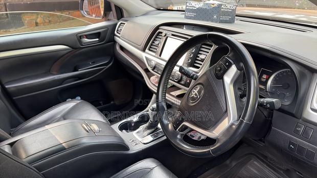 Toyota Kluger 2017 Gray