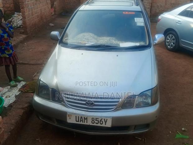 Toyota Gaia 2001 Gray