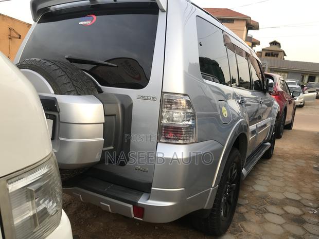 Mitsubishi Pajero 2011 Silver