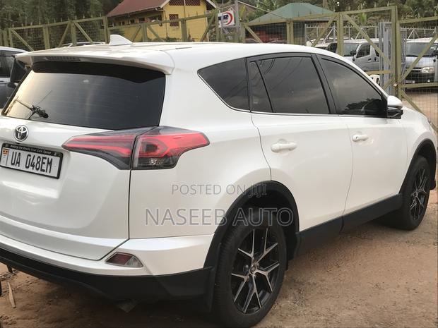 Toyota RAV4 2017 White