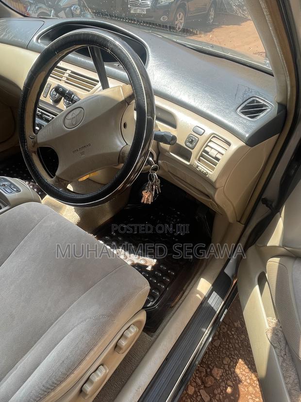 Toyota Vista 2000 Silver