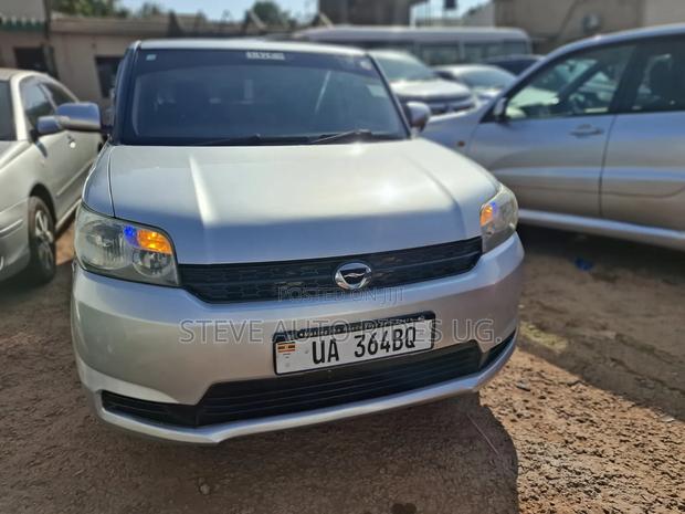 Toyota Corolla Rumion 2011 Silver
