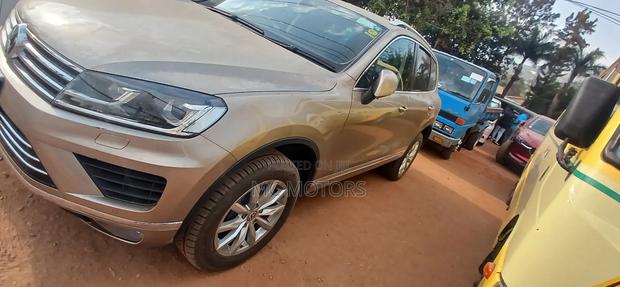 Volkswagen Touareg TDI Executive AWD 4MOTION 2015 Gold
