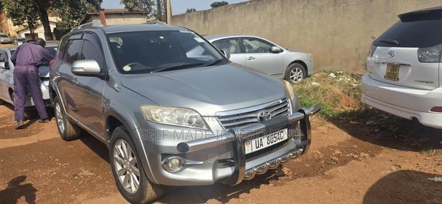 Toyota Vanguard 2011 Silver
