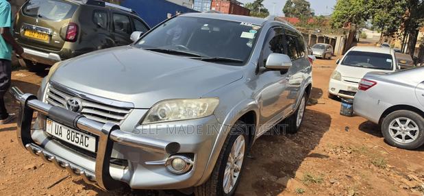 Toyota Vanguard 2011 Silver