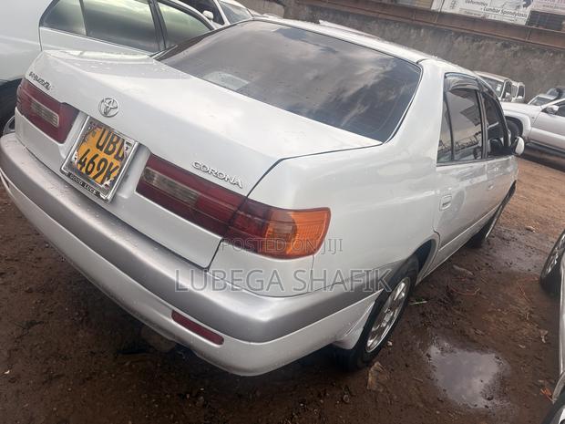 Toyota Corona Premio 2000 White