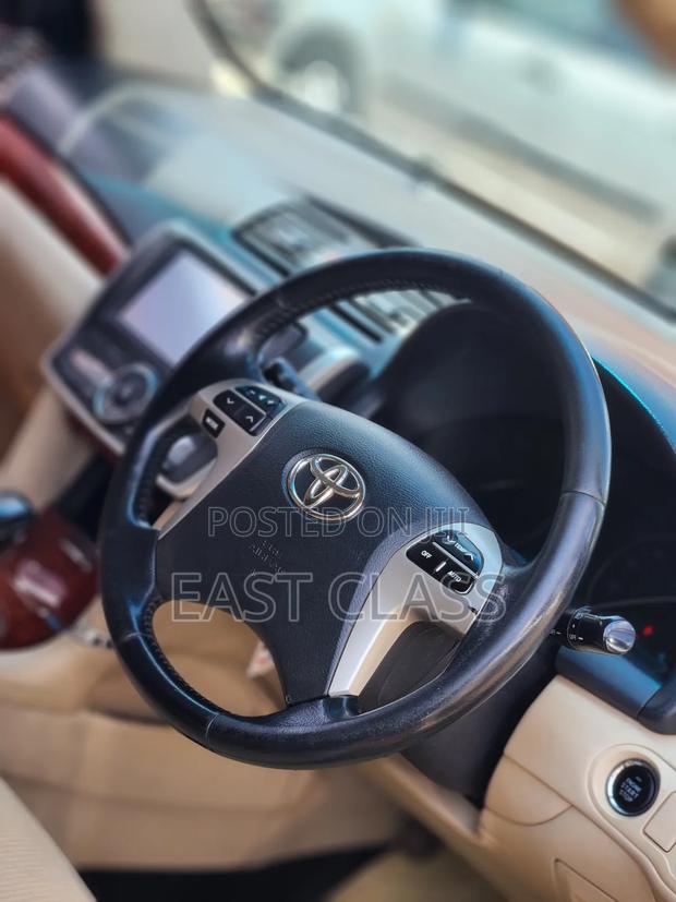Toyota Premio 1.8 AWD 2013 Blue