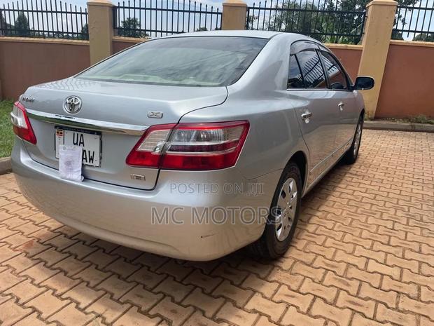 Toyota Premio 2011 Silver