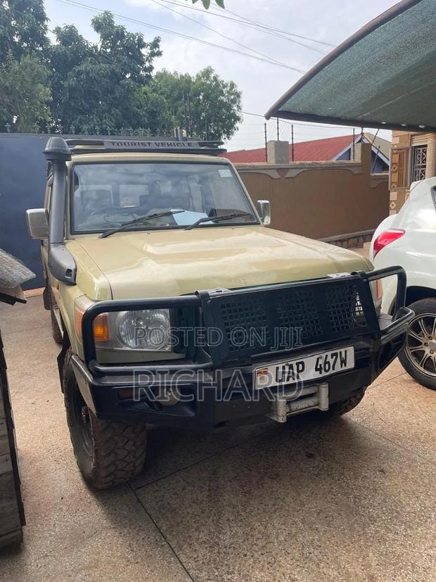 Toyota Land Cruiser 2006 Beige