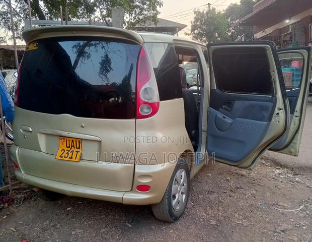 Toyota Fun Cargo 2001 Beige