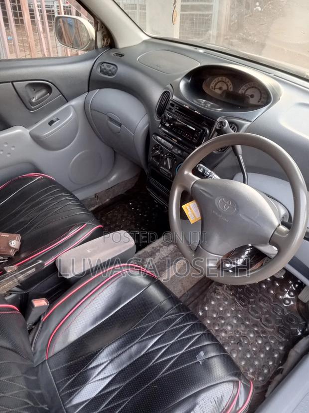 Toyota Fun Cargo 2001 Beige