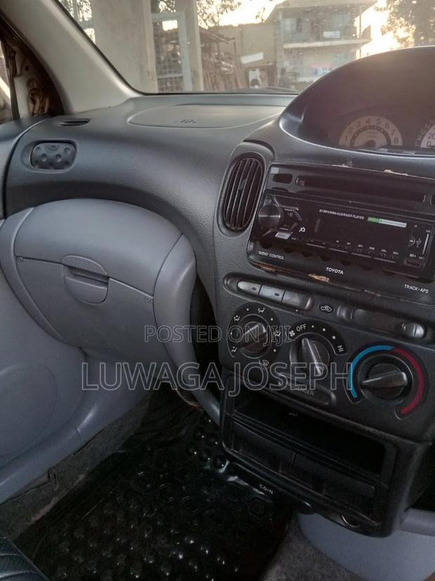 Toyota Fun Cargo 2001 Beige