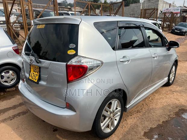 Toyota Ractis 2010 Gray