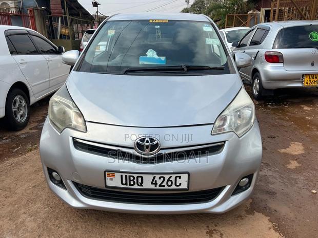 Toyota Ractis 2010 Gray