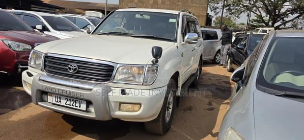 Toyota Land Cruiser 2002 White