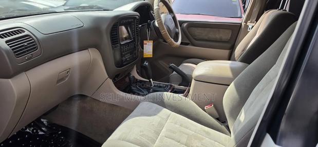 Toyota Land Cruiser 2002 White