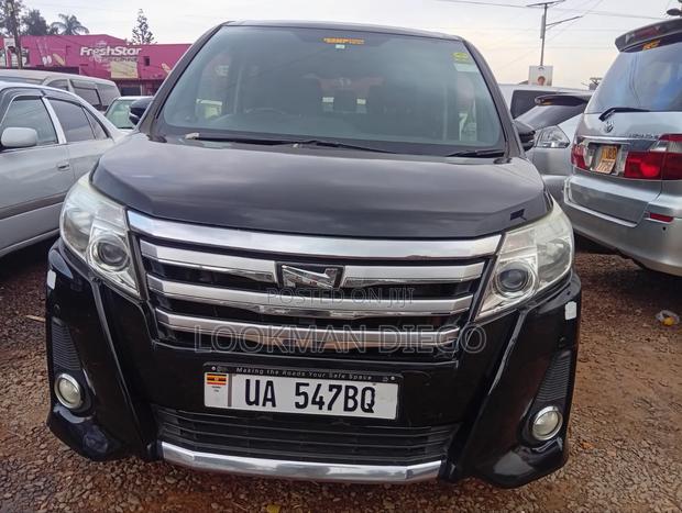 Toyota Noah 2.0 AWD (8 Seater) 2014 Black