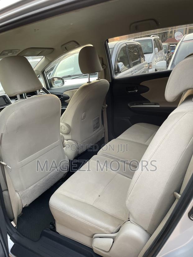 Toyota Wish 2010 Silver