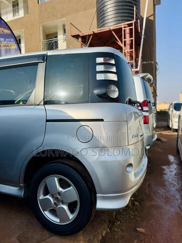 Toyota Sienta 2010 Silver