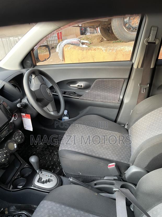 Toyota IST 2010 Silver