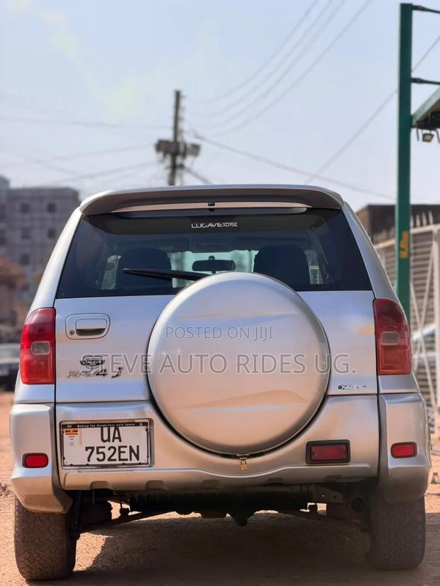 Toyota RAV4 Automatic 2003 White