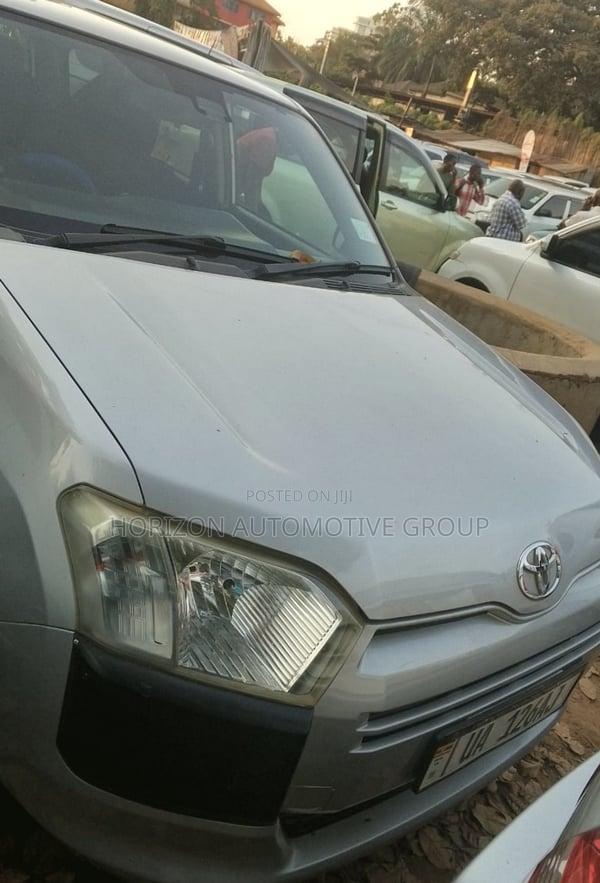 Toyota Probox 1.5 DX 4WD 2018 Silver