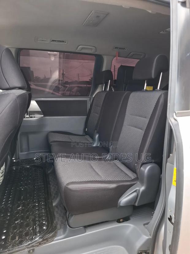 Toyota Noah 2009 Silver