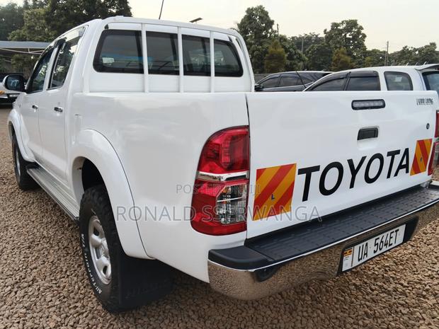 Toyota Hilux 2014 White