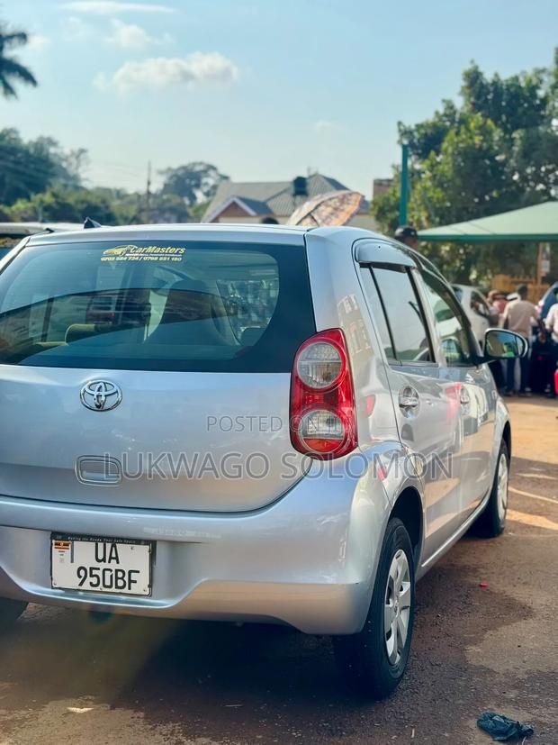 Toyota Passo 2010 Silver