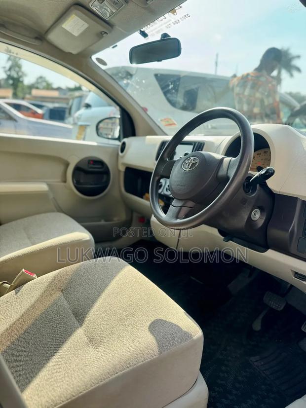 Toyota Passo 2010 Silver