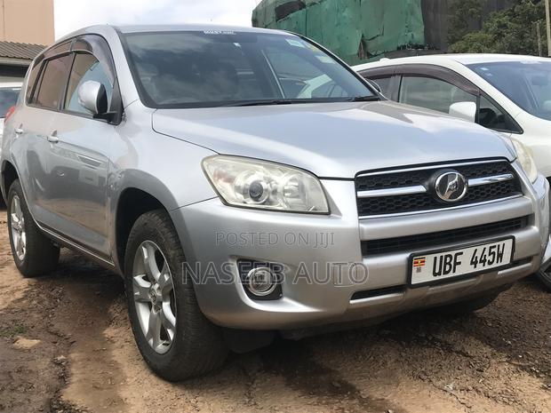 Toyota RAV4 2010 Silver