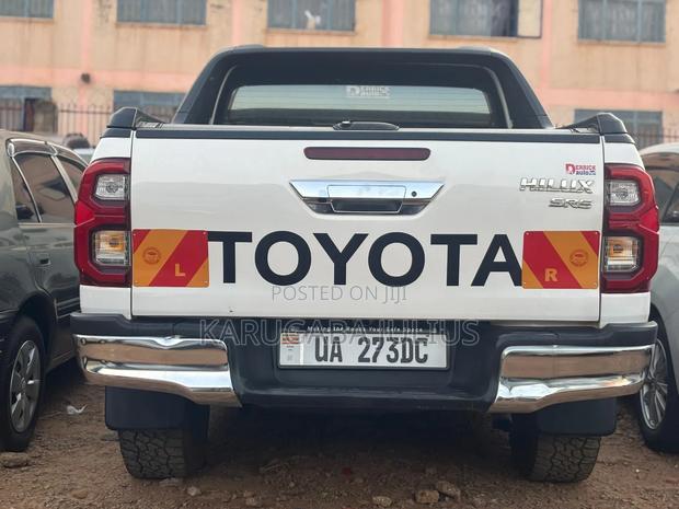 Toyota Hilux 2018 White