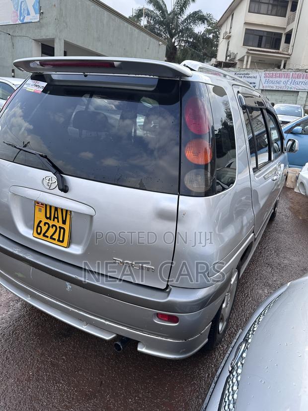 Toyota Raum 1999 Gray