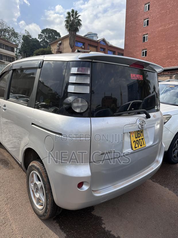 Toyota Sienta 2009 Gray