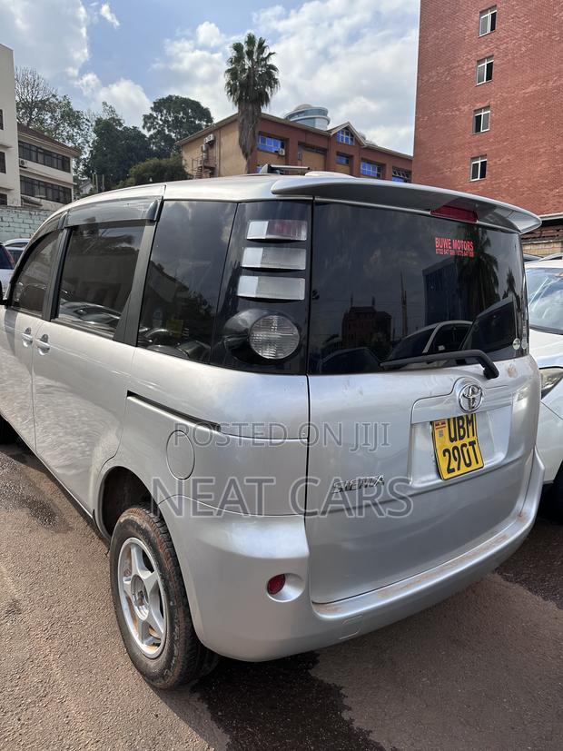 Toyota Sienta 2009 Gray