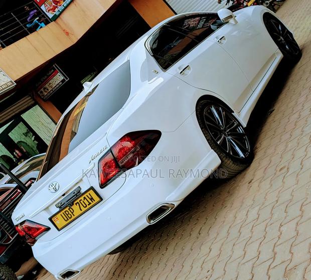 Toyota Crown 2013 White