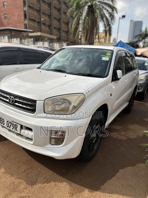 Toyota RAV4 2005 White