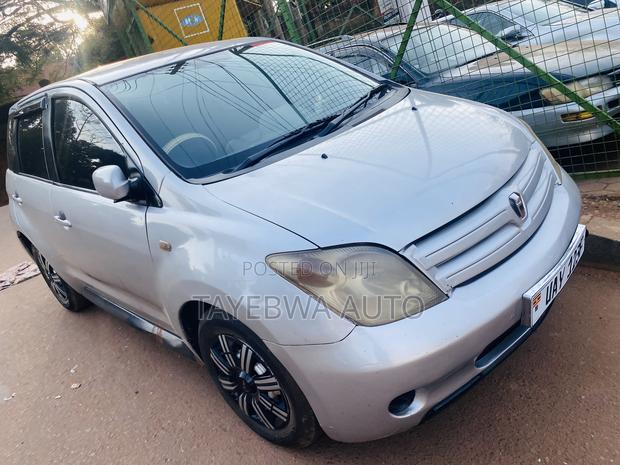 Toyota IST 2005 Silver