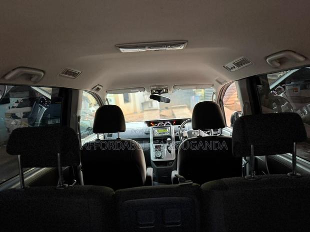 Toyota Noah 2010 Black