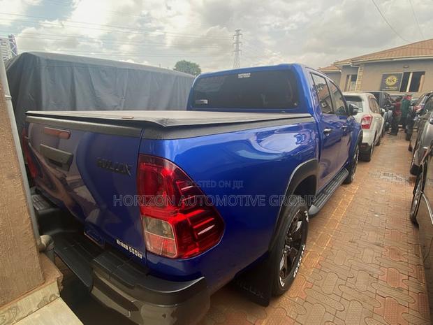 Toyota Hilux Rugged 4x4 2019 Blue