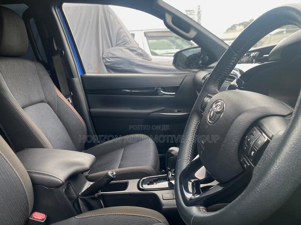 Toyota Hilux Rugged 4x4 2019 Blue