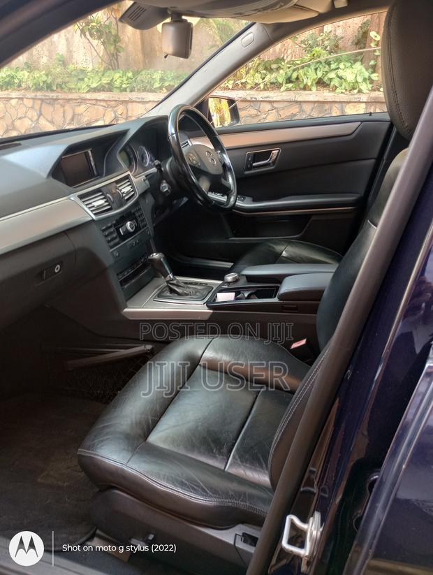 Mercedes-Benz E220 2010 Blue