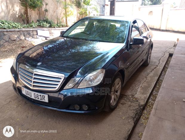 Mercedes-Benz E220 2010 Blue