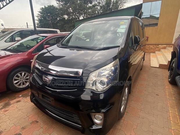 Toyota Noah 2.0 143hp FWD (7 Seater) 2011 Black