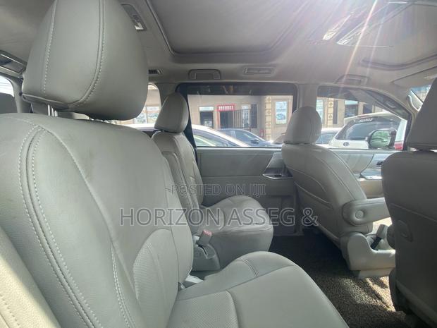 Toyota Noah 2.0 143hp FWD (7 Seater) 2011 Black