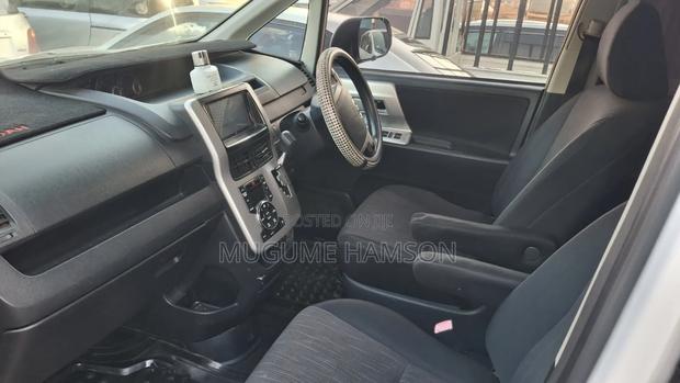 Toyota Noah 2011 White