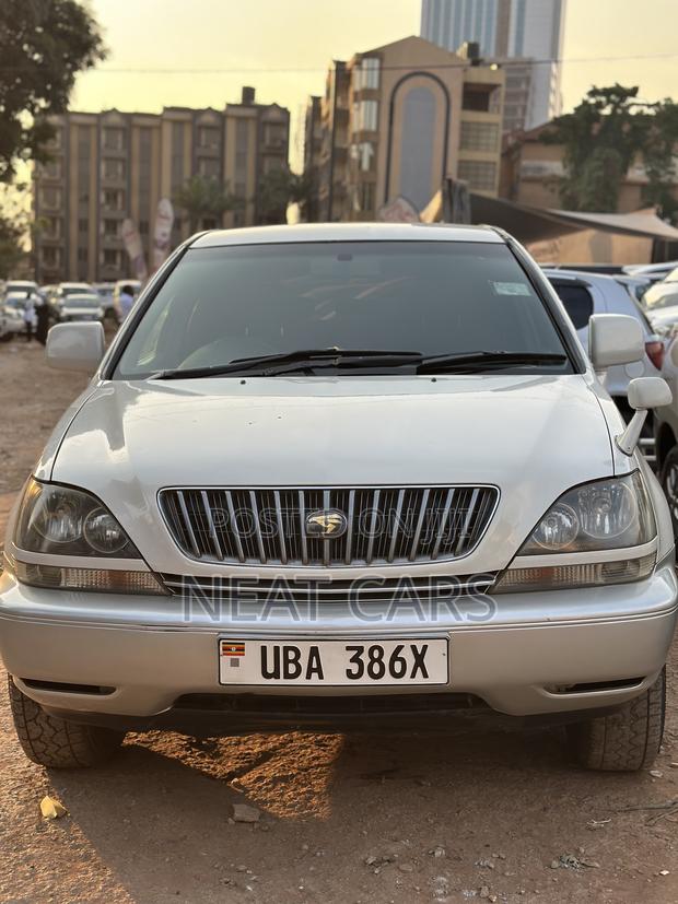 Toyota Harrier 2000 White