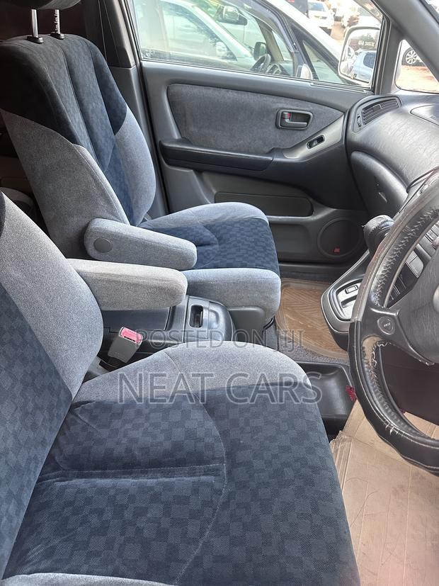 Toyota Harrier 2000 White