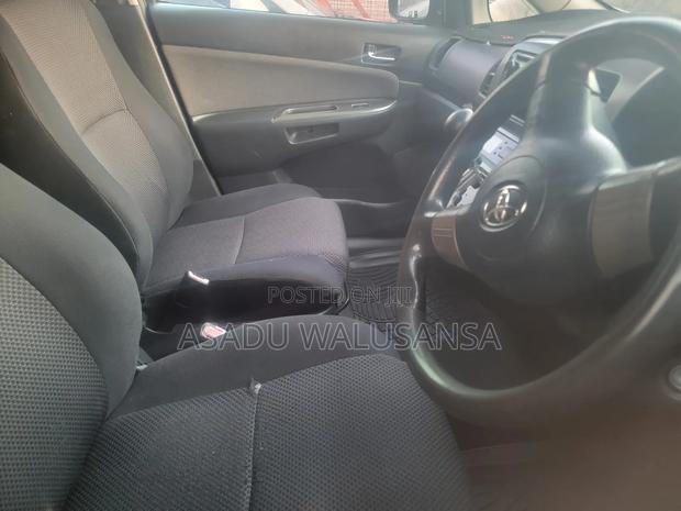 Toyota Wish 2006 Silver