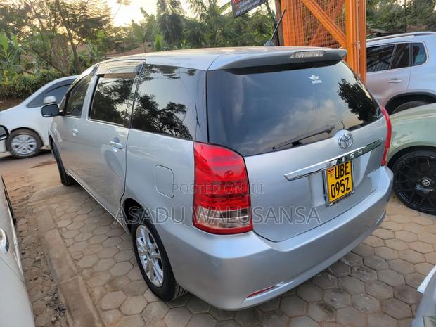 Toyota Wish 2006 Silver